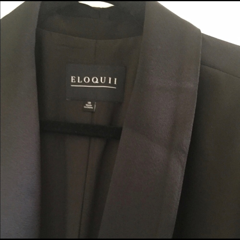 CLOSING CLOSET SO FEEL FREE TO MAKE A OFFER!